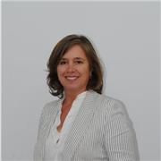 Profesora titulada experta en contabilidad con más de 10 años de experiencia